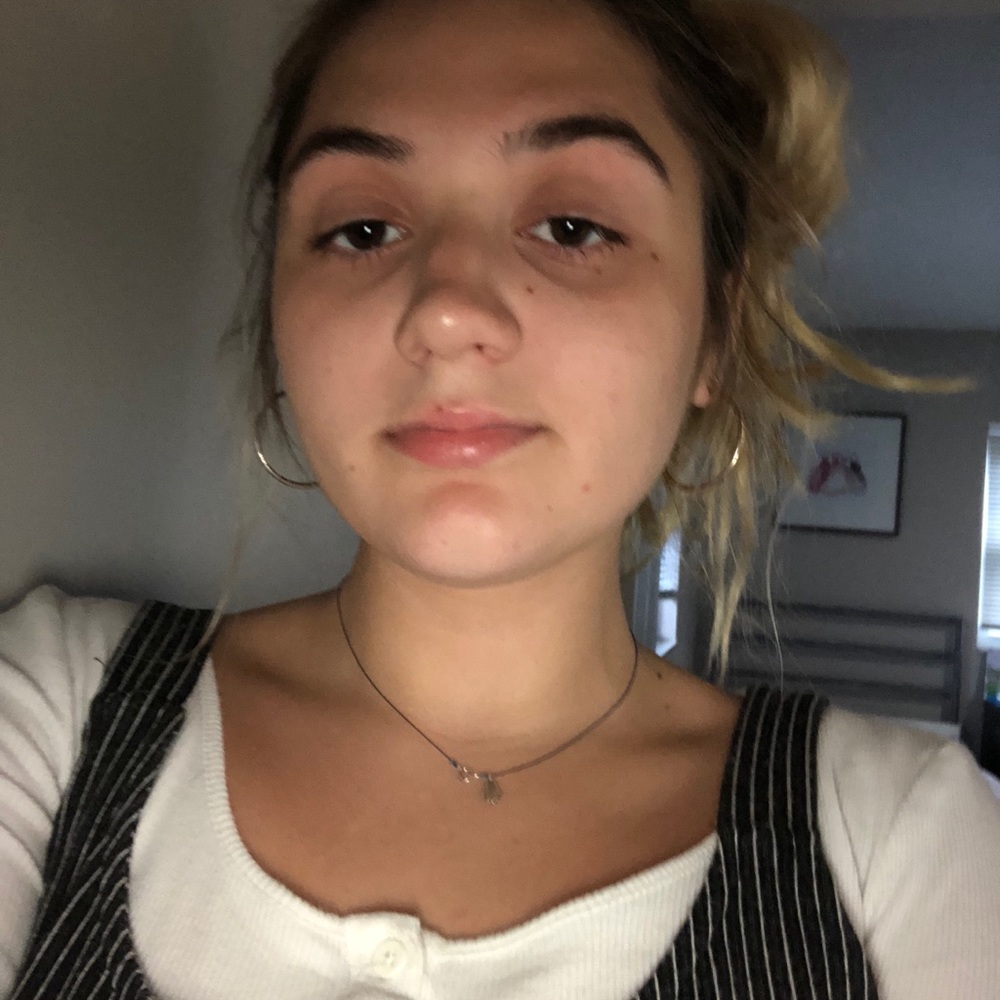 Meet your Posher, Chloe